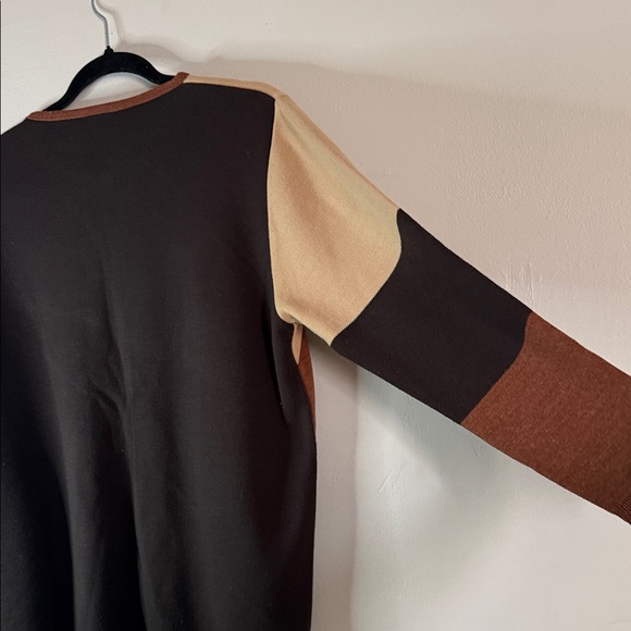 KL Collection Colorblock Sweater - Size L - Picture 4 of 5